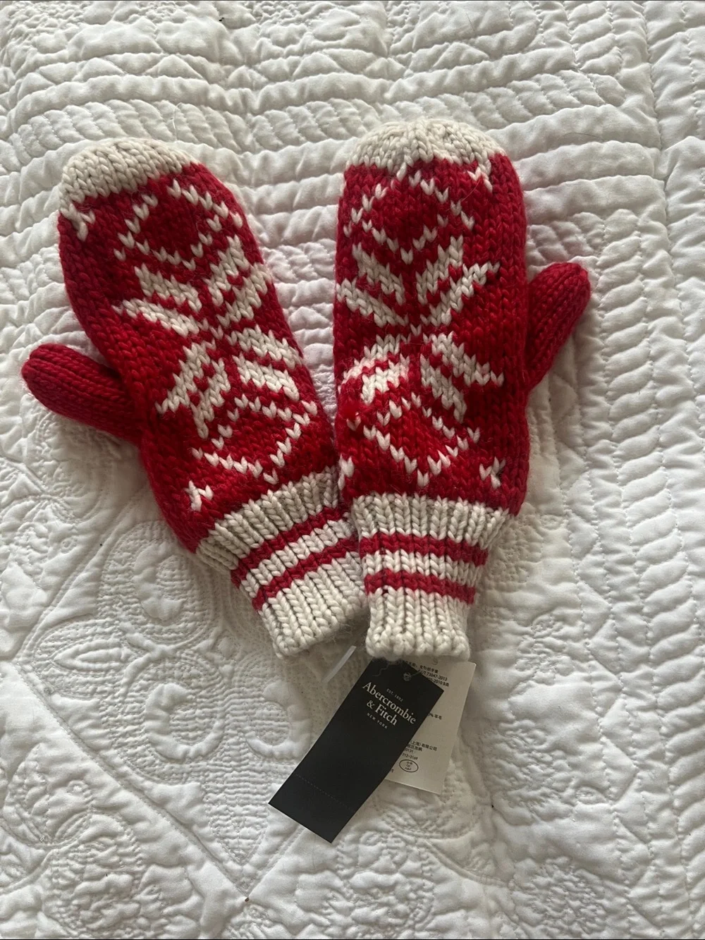 Abercrombie & Fitch Red and Cream Knit Fair Isle Mittens